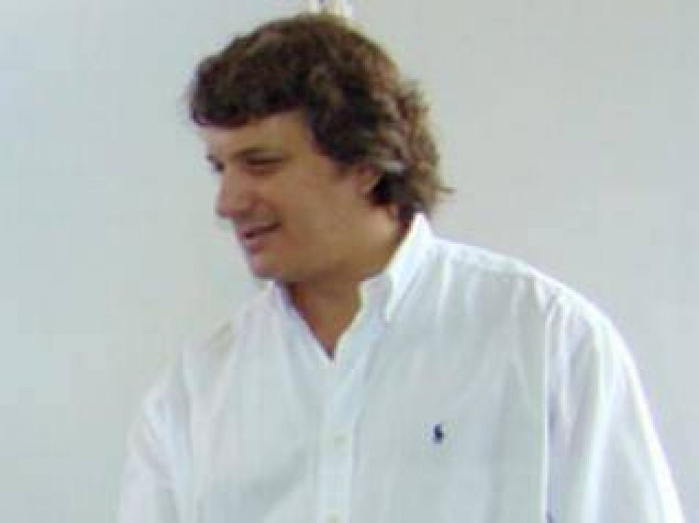 Gabriel Romarosky por el programa �Sin casco no hay nafta�: �la municipalidad tendr�a que haber hecho participar del convenio a los playeros�.