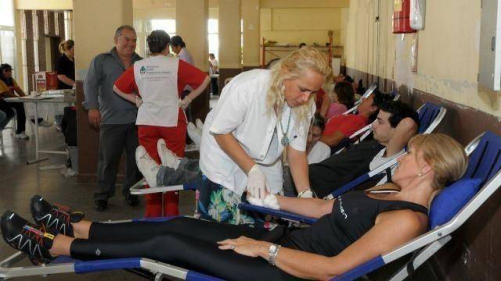 Unas 200 personas donaron sangre este jueves en el operativo