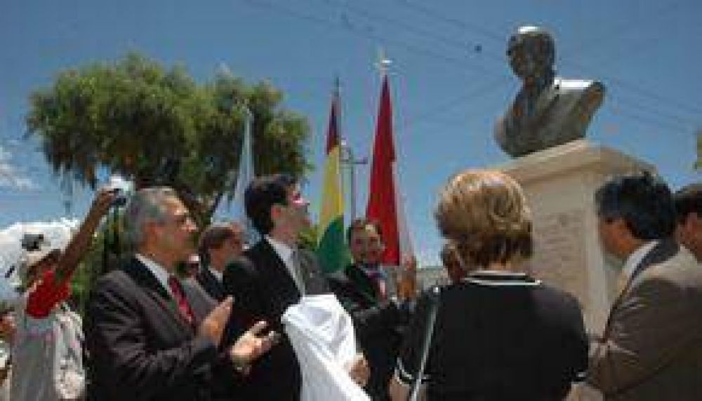 Urtubey y J.C.Romero juntos en un homenaje a R. Romero en Tarija.