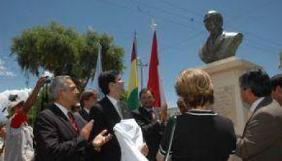 Urtubey y J.C.Romero juntos en un homenaje a R. Romero en Tarija.