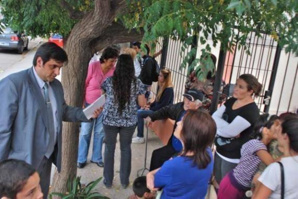 Se realiz� una reuni�n con vecinos del Barrio Monse�or Di Pascuo
