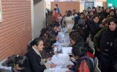 El 74% de la gente no simpatiza con partidos.