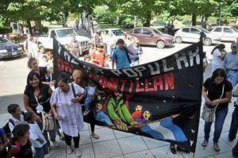 Fuerte Reclamo Por Trabajadoras Municipales Extra�amente Cesanteadas