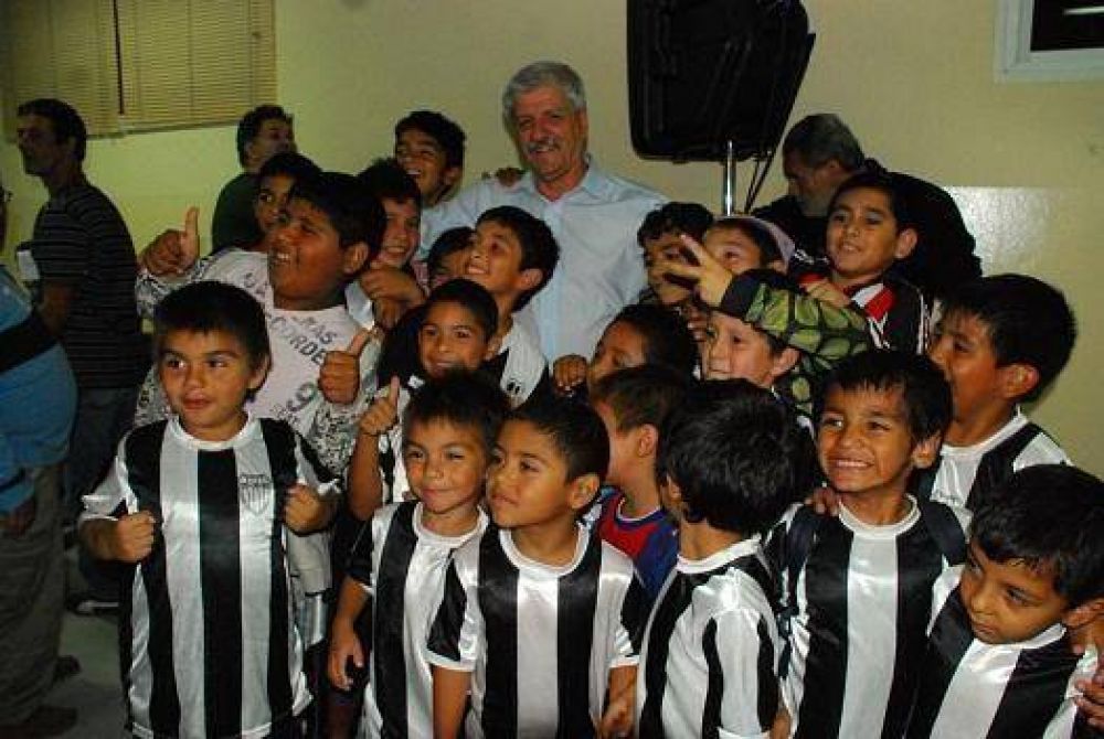 Andreotti inaugur� los Torneos de F�tbol 2012 para San Fernando