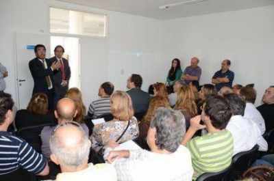 Reuni�n con comerciantes de la calle 12 de Octubre por el nuevo C�digo de Publicidad