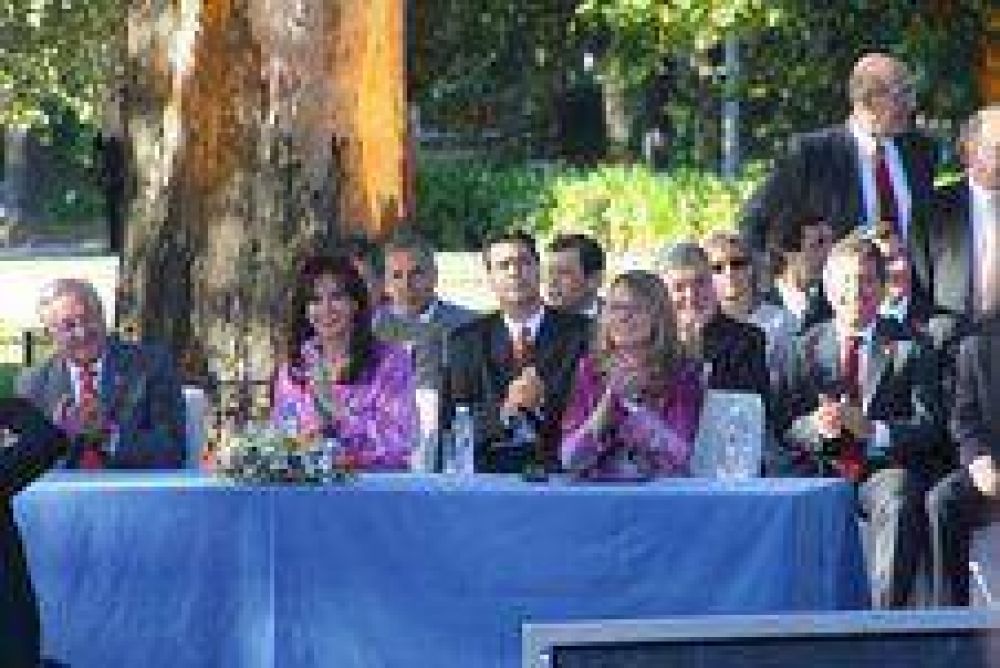 Berazategui: presentaci�n nacional del plan de pol�ticas sociales
