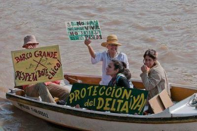 Vecinos en caravana n�utica en Tigre en defensa del modo de vida isle�o