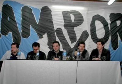 En el exterior investigan a La C�mpora