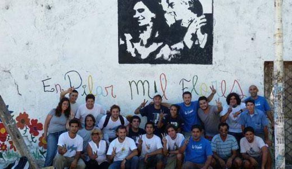 La C�mpora desembarca en Pilar al frente de los j�venes K