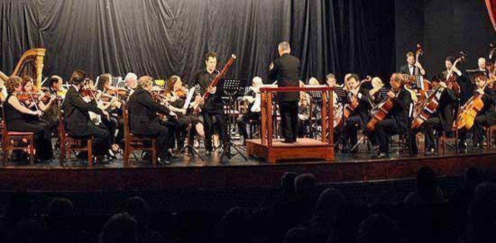 Primer concierto del ciclo anual de la Orquesta Sinf�nica �Maestro Mario Patan�