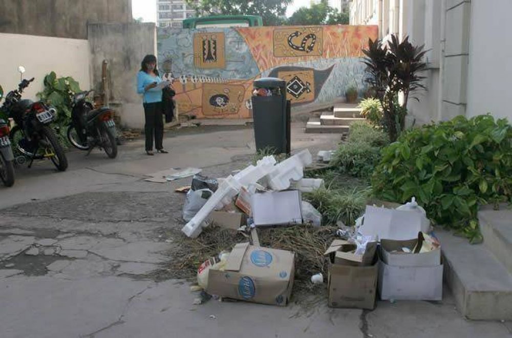 Suciedad y abandono en la Secretar�a de Educaci�n