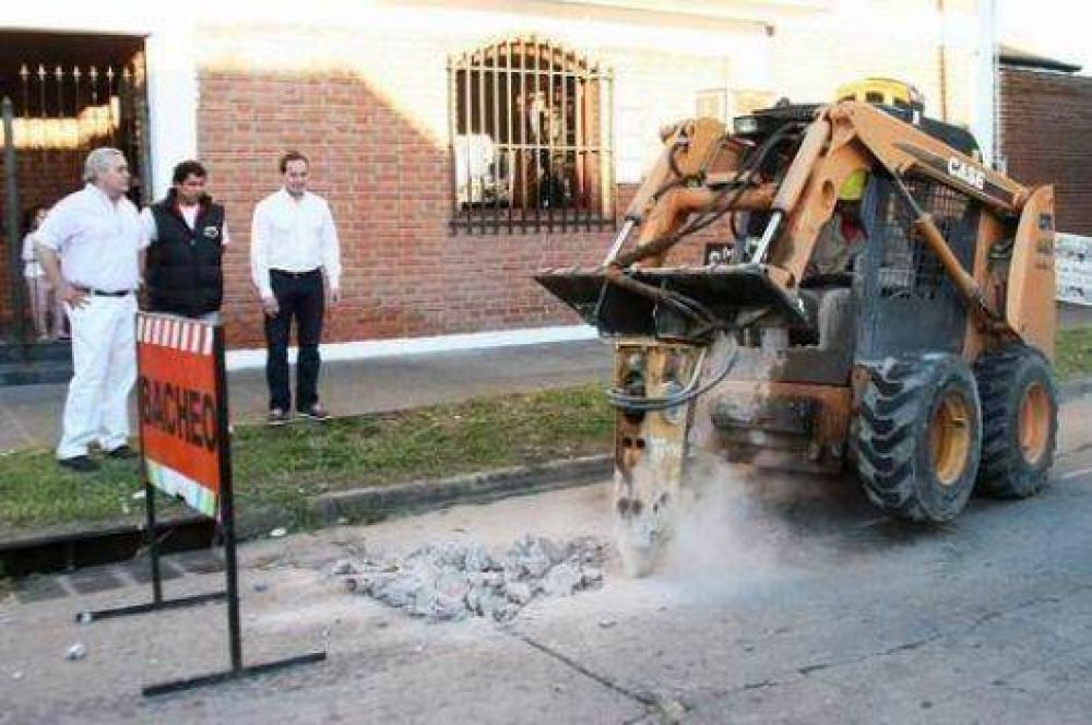 Verifican el avance de las obras de pavimentaci�n