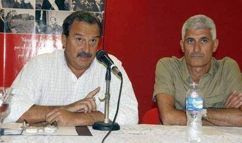 Azcoiti brind� una charla sobre Malvinas