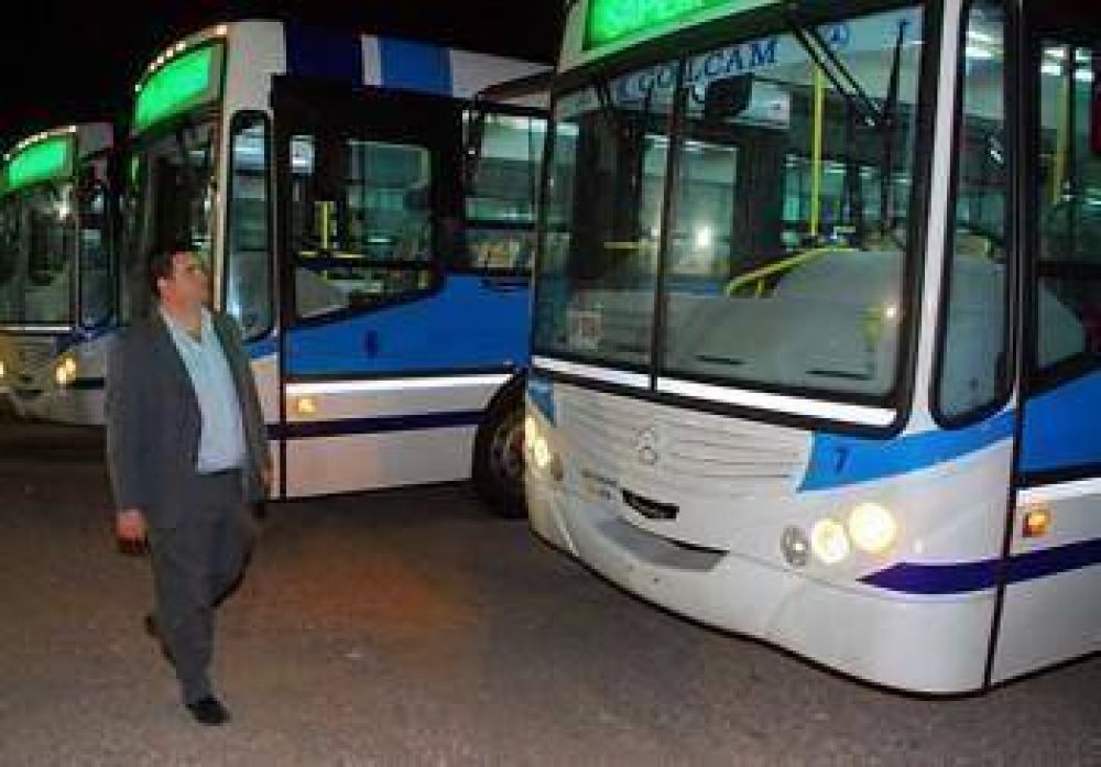 Seg�n Lopes, la compra de colectivos para la Sapem es una soluci�n �totalmente irregular�