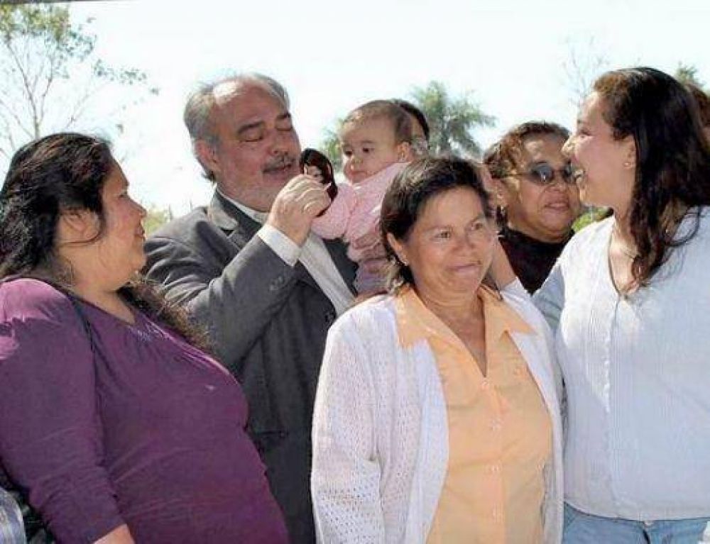 Ricardo propone 180 d�as de licencia por maternidad