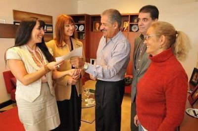 Dan subsidio al Rotary Club para comprar equipamiento oncol�gico