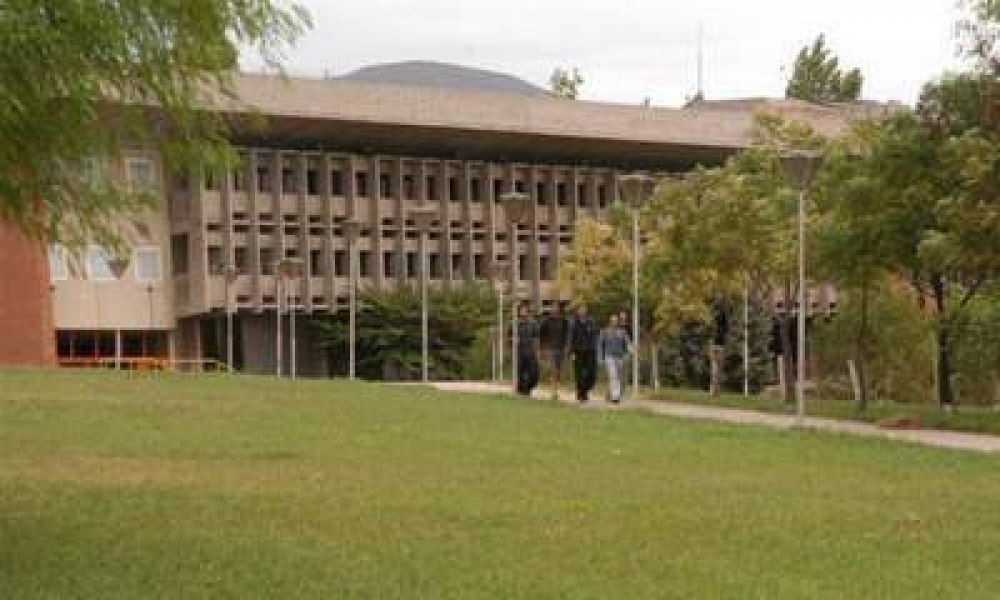 Alumnos de la UNCuyo tomaron la fotocopiadora de Ciencias Pol�ticas