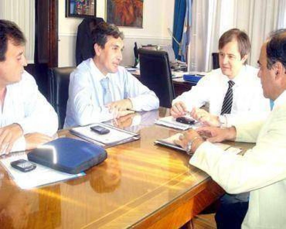 El intendente se reuni� con el ministro Bahl