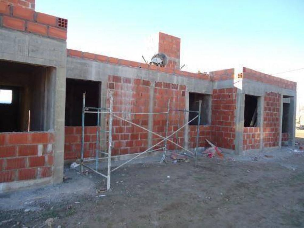 Villa Mercedes: las casas que se construyen en La Ribera ya tienen techo, agua y electricidad
