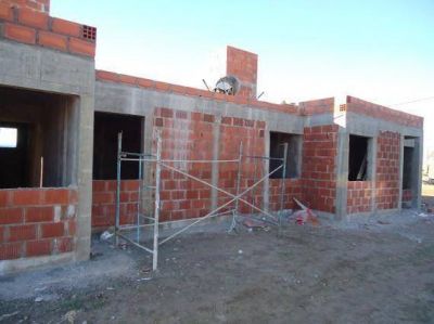 Villa Mercedes: las casas que se construyen en La Ribera ya tienen techo, agua y electricidad