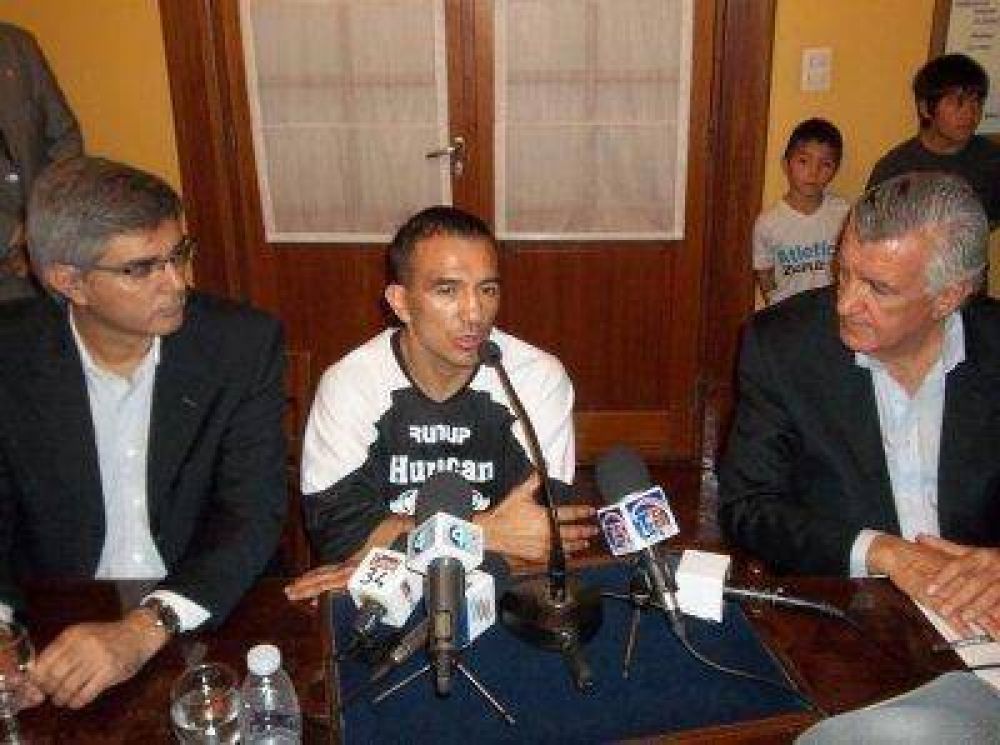El ministro Molina y el gobernador Gioja recibieron a Omar Narvaez y Jos� Cabrera