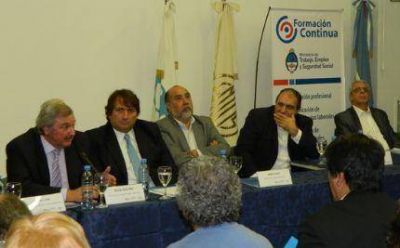 Obras Sanitarias expuso sobre logros del Programa de Capacitaci�n de Trabajadores
