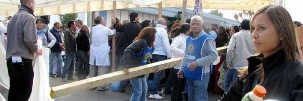 Incidentes con la polic�a y varios heridos en la marcha de los trabajadores de la salud en Rawson