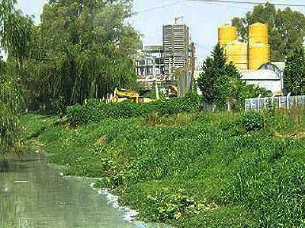 LOMAS: Clausuraron dos industrias de la ribera por �irregularidades�