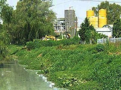 LOMAS: Clausuraron dos industrias de la ribera por �irregularidades�