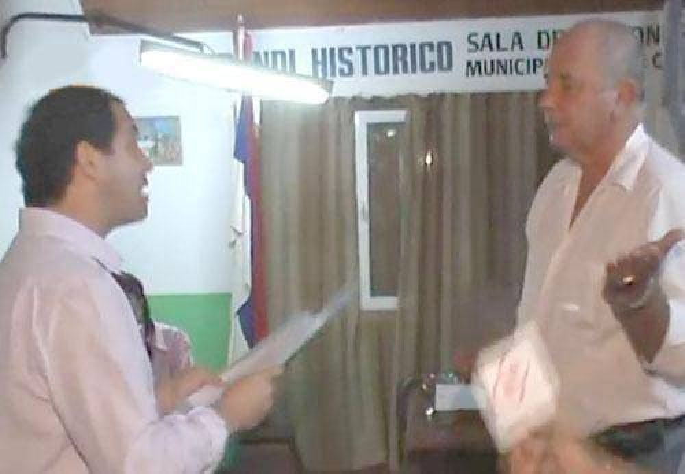 Concejal de Candelaria golpe� a periodista en medio del recinto