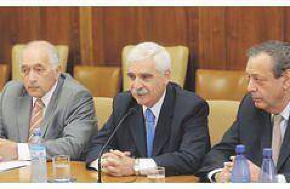La industria reclama una suba del d�lar para poder aumentar sueldos 