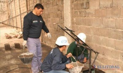 Avanzan con las labores preliminares al adoquinado en el barrio V�ctor Colas