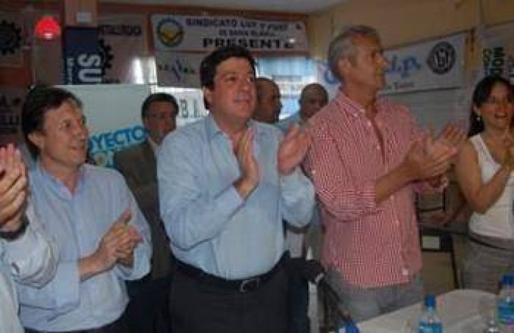 Afirman que Mariotto le �marca la cancha� a Scioli en Bah�a