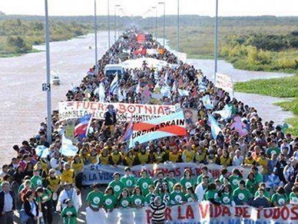 Suma adhesiones la marcha de la Asamblea Ambiental al puente en Gualeguaychú