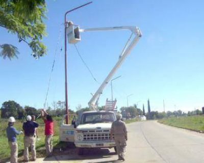 Instalan el cableado para el alumbrado p�blico