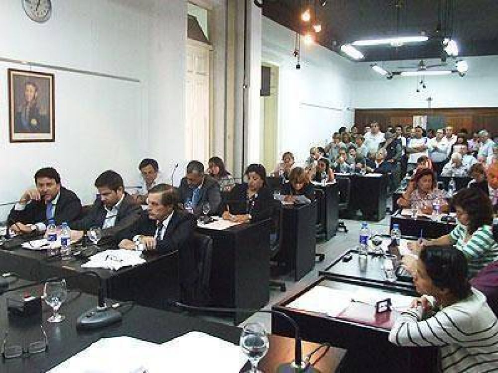 ALMIRANTE BROWN: El Concejo respald� la expropiaci�n de YPF