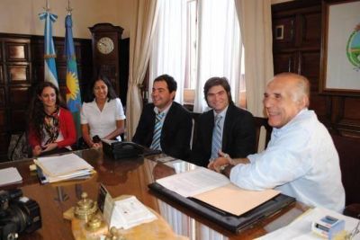 El Municipio firm� un convenio con Provincia Microempresas