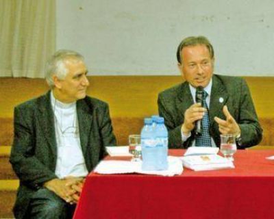 Presentaci�n de dos libros de monse�or Lozano
