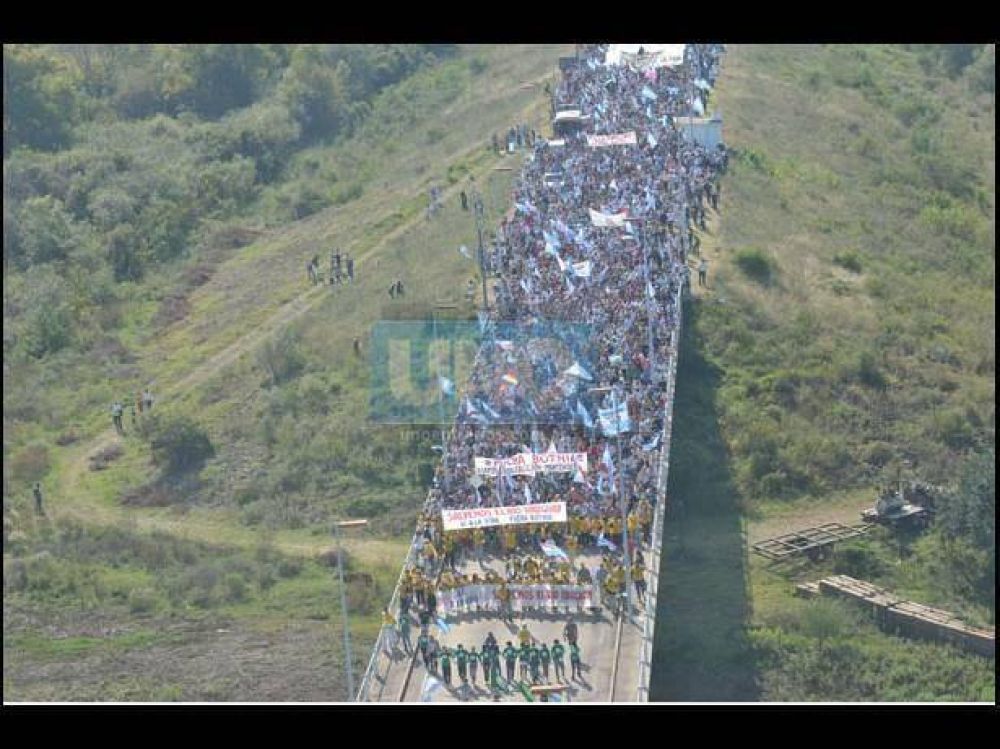 Declararon de inter�s provincial el octavo abrazo al r�o Uruguay