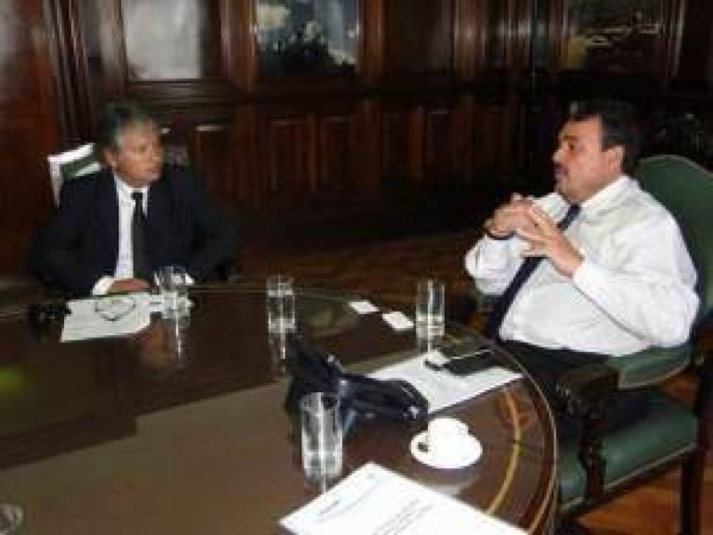 Reuni�n Bosetti � Cameron: El gobierno avanza con su plan energ�tico y gestiona nuevas obras ante la naci�n