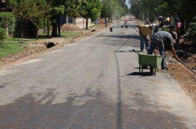 Obra p�blica  El Municipio extiende el asfalto hasta una escuela de Derqui
