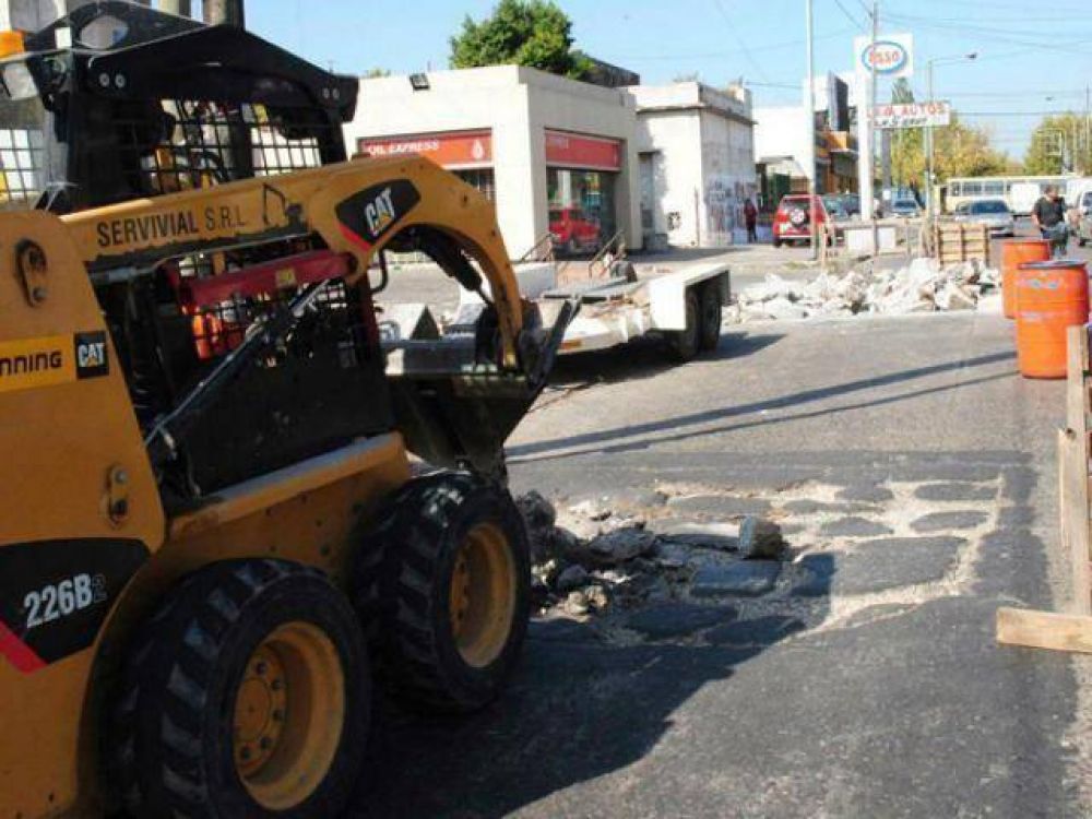 Intenso trabajo de bacheo y limpieza