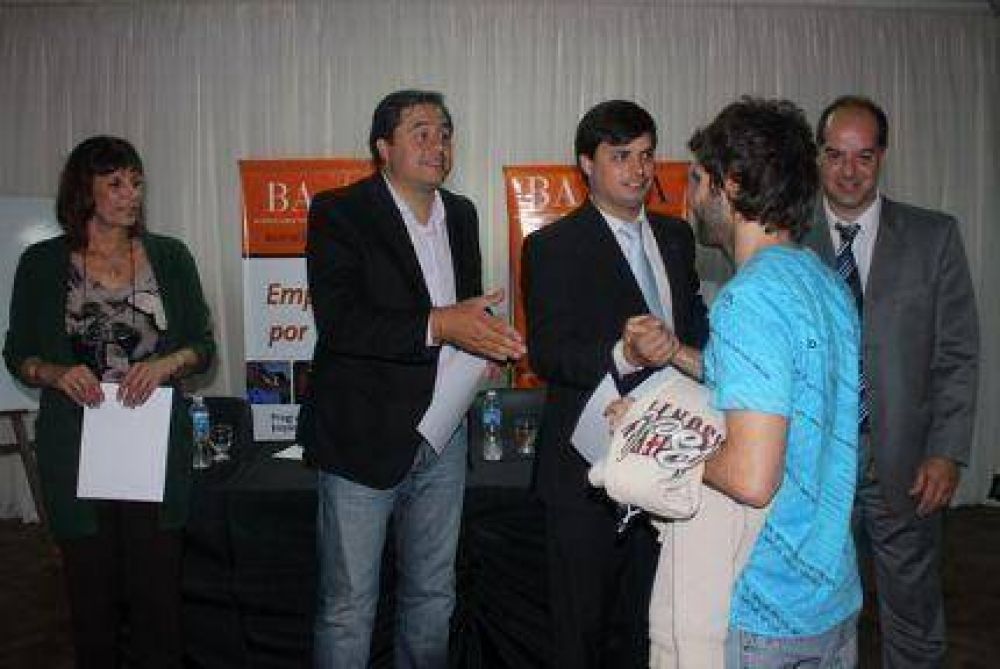 �Manino� Iriart, el abanderado de Scioli, no se toma respiro y multiplica su trabajo 