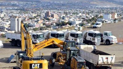 Due�os de camiones paralizan la obra de aterrazamiento del cerro Chenque