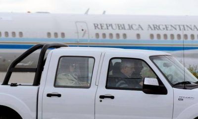 Florencia Kirchner arrib� en el T-010. La presidenta se encuentra en R�o Gallegos desde anoche