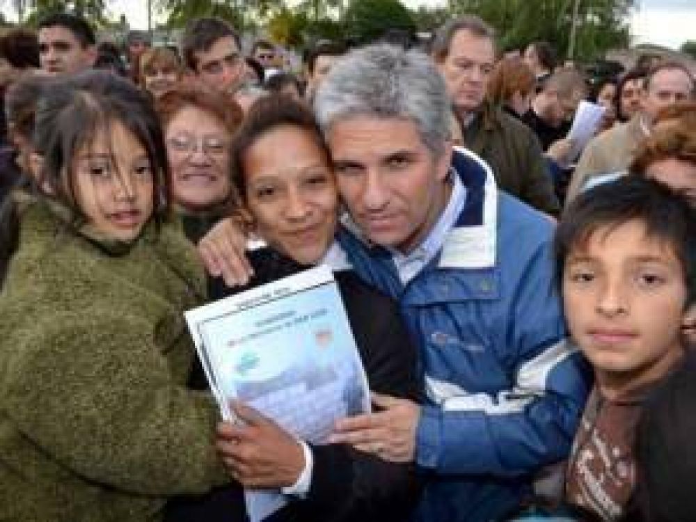 Villa Mercedes: entregaron cien terrenos para la autoconstrucci�n de viviendas