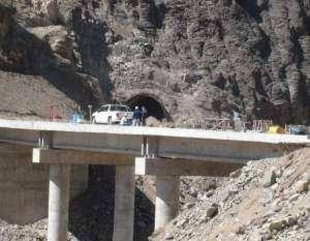 Ruta 150: Preocupaci�n por m�s de 200 obreros