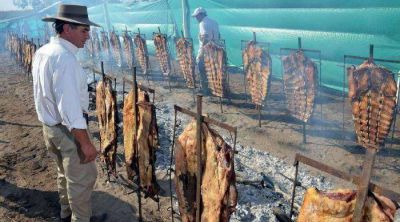 Una multitud en el D�a de Campo, la previa de la Fiesta de la Ganader�a