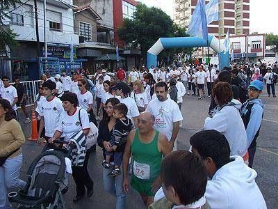 M�s de mil personas participaron de la Vuelta Atl�tica de Echeverr�a