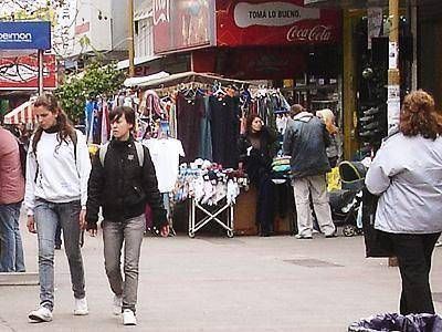 Comerciantes de Lomas, contra los puestos callejeros